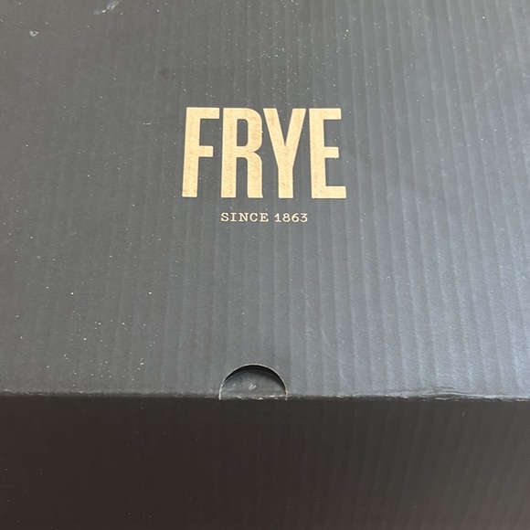 Frye Brown Leather Melanie Cognac Classic Slip-On Design NIB - Picture 2 of 5